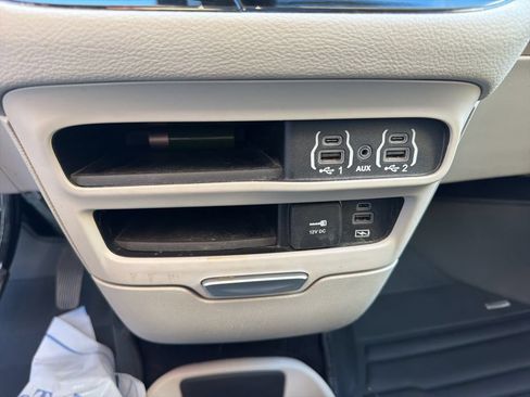 Used 2022 Chrysler Pacifica Touring-L AWD/4WD image 15