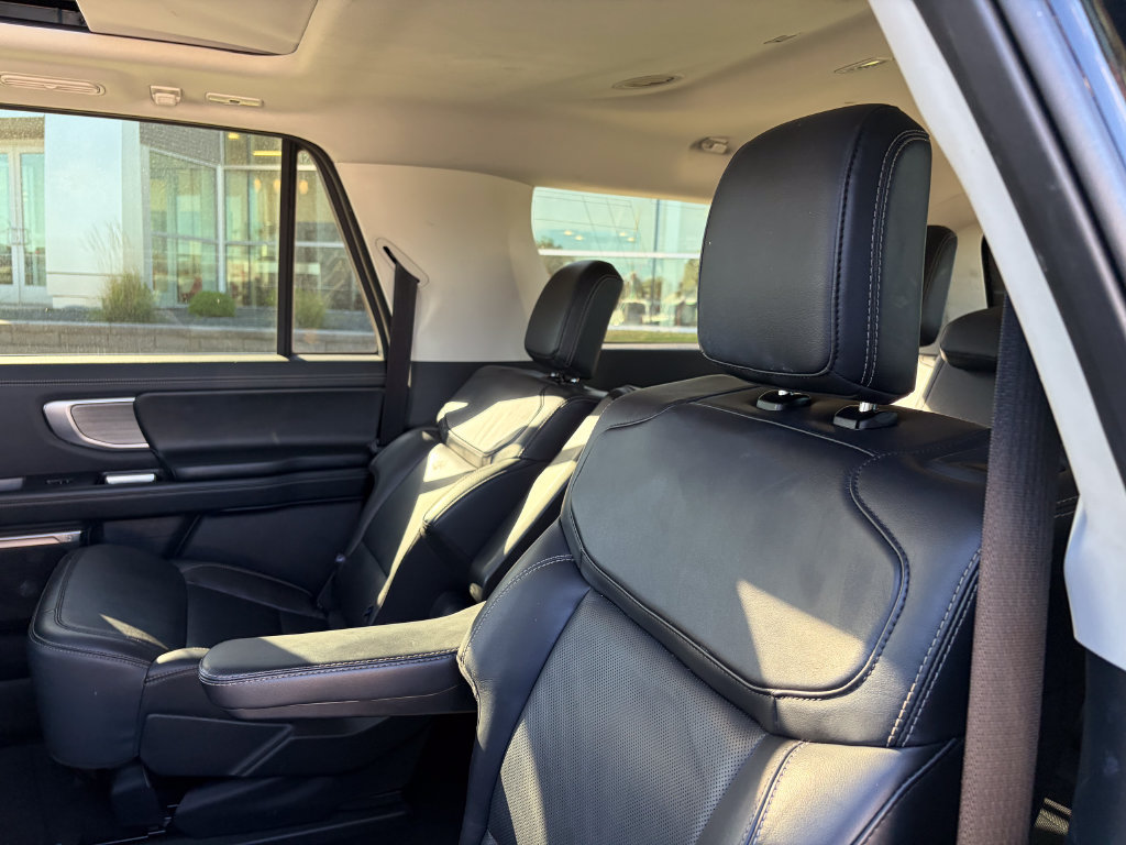 Used 2025 Ford Expedition Max Platinum AWD/4WD image 13