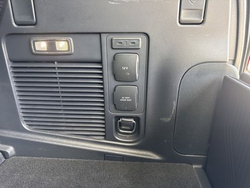 Used 2025 Ford Expedition Platinum w/ Driver's Package image 32