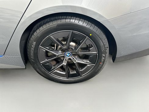 Used 2024 BMW i4 eDrive40 RWD image 11