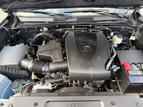 Used 2022 Toyota Tacoma TRD Sport w/ Technology Package RWD image 17