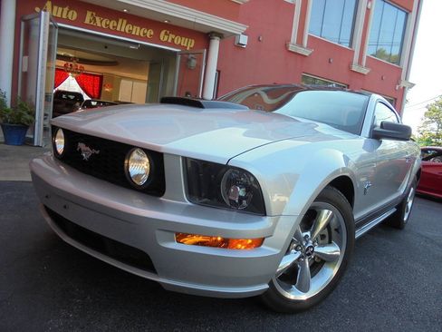 Used 2009 Ford Mustang GT RWD image 1