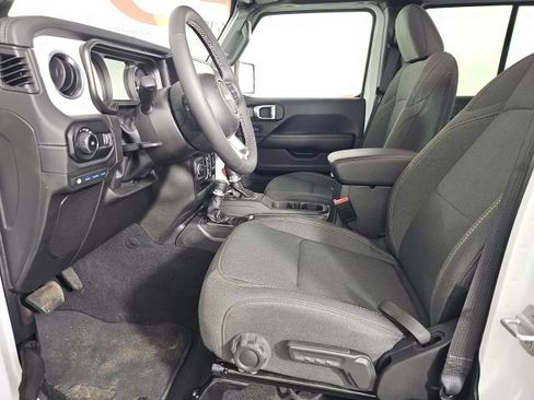 Used 2025 Jeep Wrangler Unlimited Sahara image 10