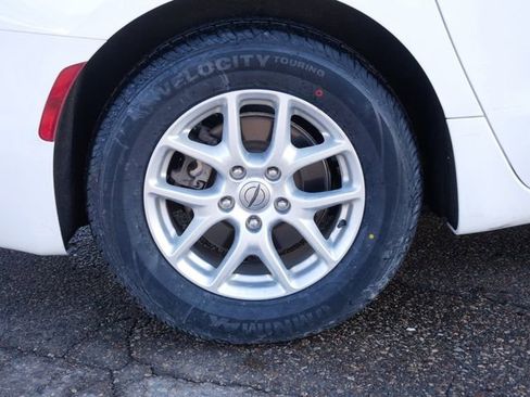 Used 2023 Chrysler Voyager LX image 9