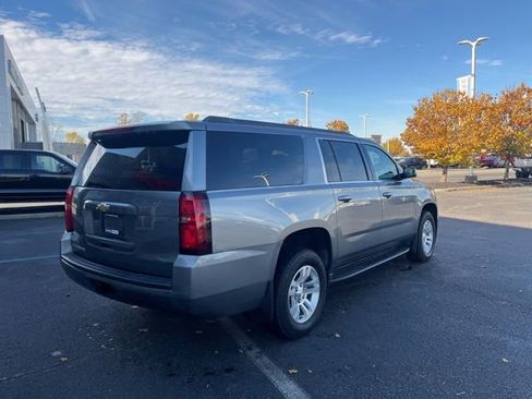 Used 2018 Chevrolet Suburban LT image 8