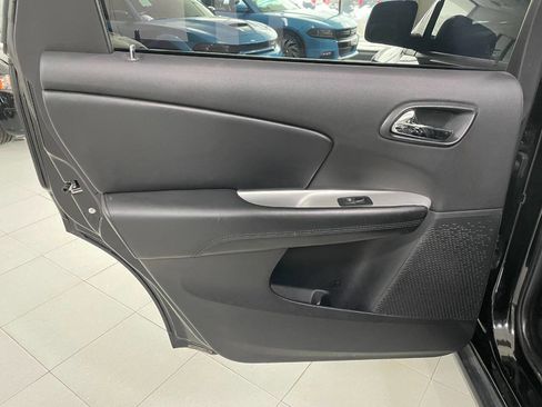 Used 2020 Dodge Journey SE w/ Blacktop Package image 19