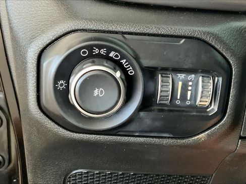 Used 2020 Jeep Wrangler Sport image 59