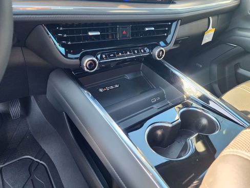 New 2026 Chevrolet Suburban High Country image 36