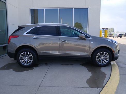 Used 2017 Cadillac XT5 Luxury w/ Driver Awareness Package image 5