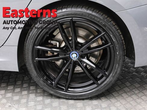Used 2023 BMW 330e w/ M Sport Package RWD image 8
