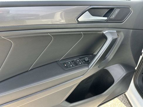 Used 2022 Volkswagen Tiguan SE image 14