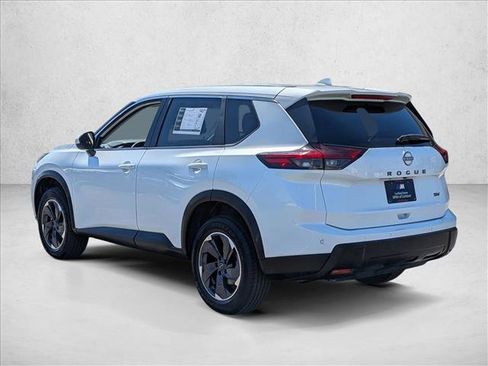 Used 2024 Nissan Rogue SV FWD image 8