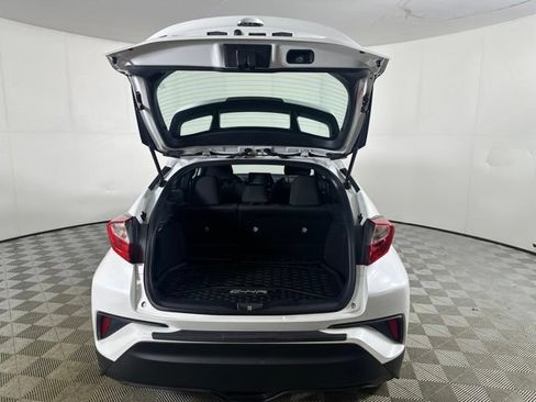 Used 2022 Toyota C-HR XLE FWD image 9