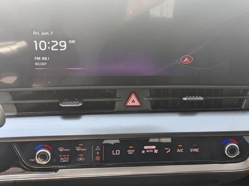 Used 2024 Kia Sportage EX image 19