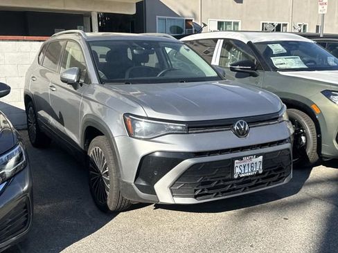 Certified 2025 Volkswagen Taos SE w/ Panoramic Sunroof Package image 1