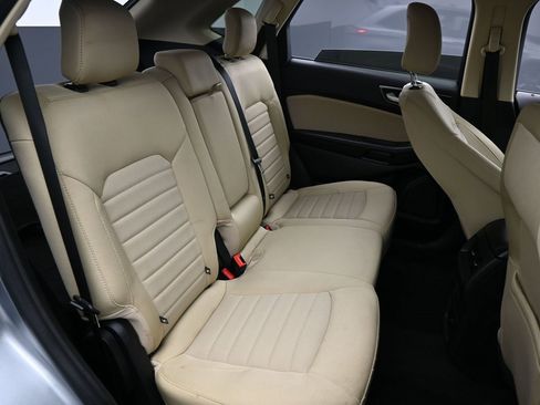 Used 2024 Ford Edge SE image 32