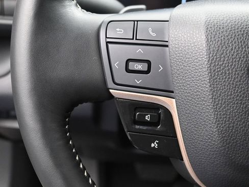 Certified 2025 Toyota Crown Signia image 21