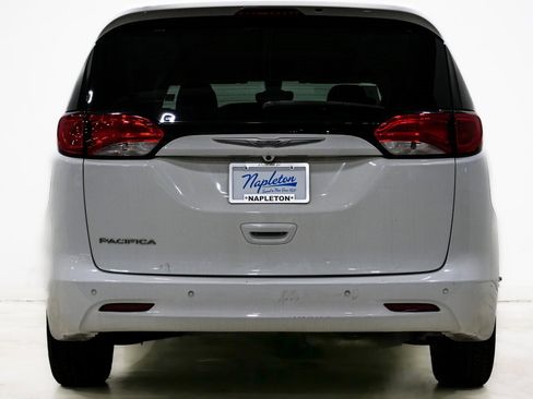 Used 2017 Chrysler Pacifica LX image 7