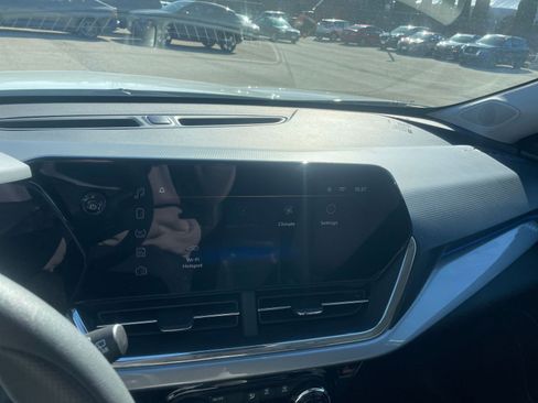Used 2025 Chevrolet Trax LT image 20