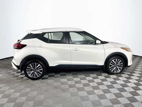 Used 2022 Nissan Kicks SV FWD image 9