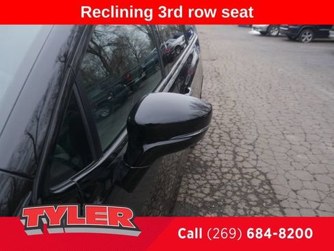 Used 2025 Chrysler Pacifica Limited FWD image 11