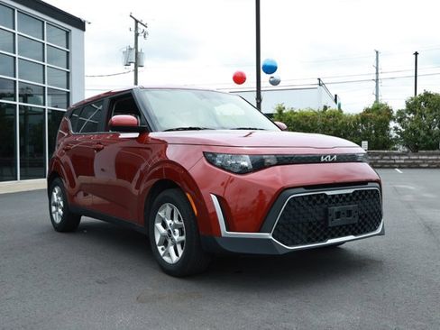 Used 2023 Kia Soul LX w/ LX Technology Package FWD image 3