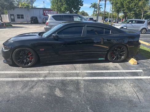 Used 2019 Dodge Charger Scat Pack w/ Dynamics Package image 3