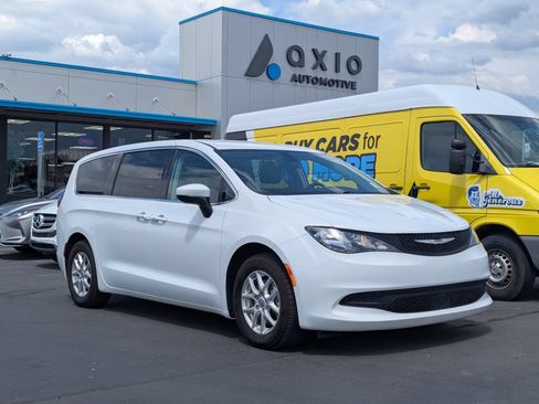 Used 2022 Chrysler Voyager LX FWD image 1