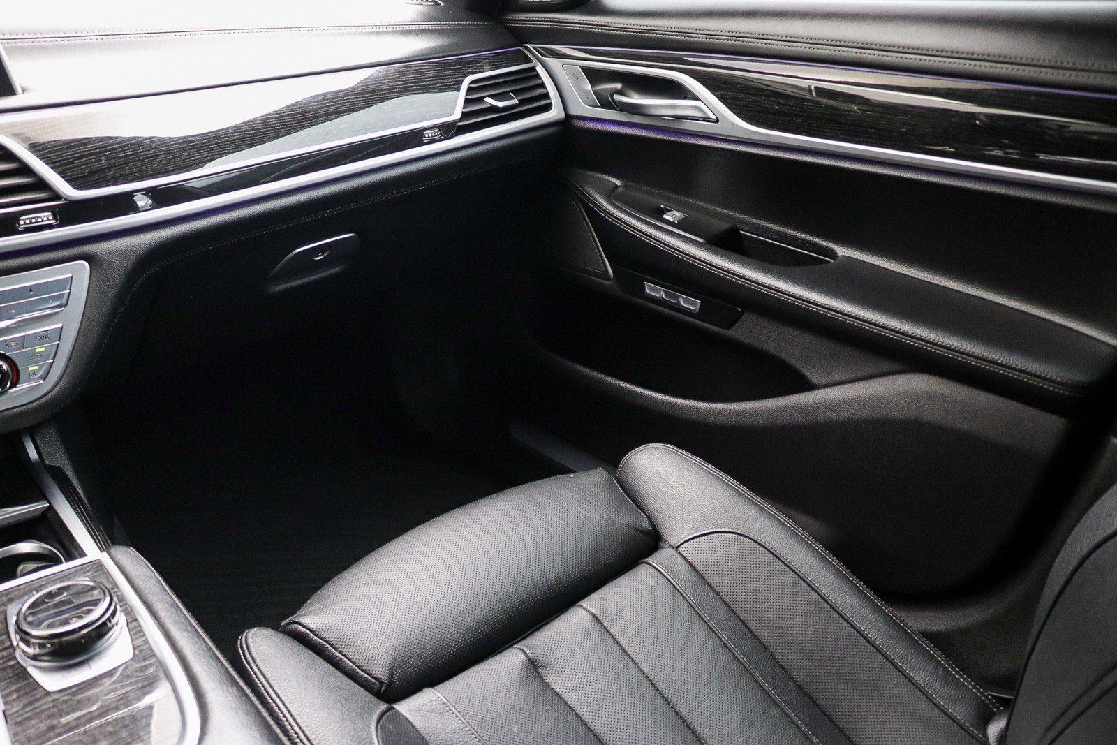 Used 2017 BMW 740i RWD image 18