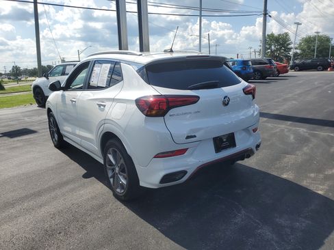 Used 2022 Buick Encore GX Select w/ Sport Touring Package FWD image 3