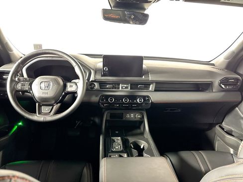 Certified 2025 Honda Pilot TrailSport image 13
