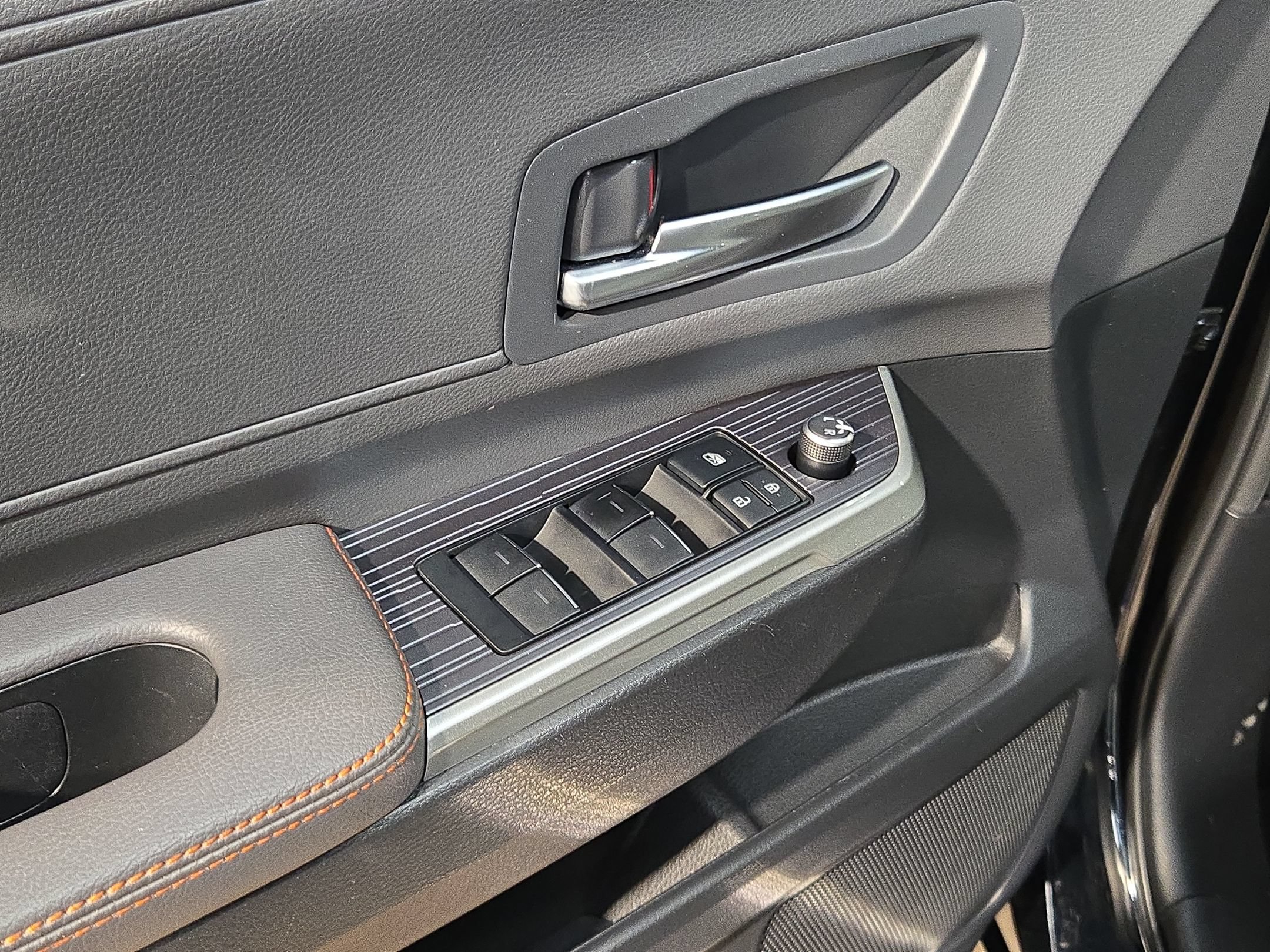 Used 2021 Toyota Sienna XSE FWD image 21