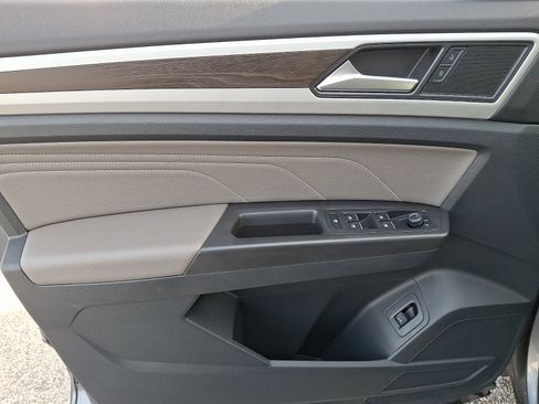 Used 2022 Volkswagen Atlas SE w/ Panoramic Sunroof Package image 17