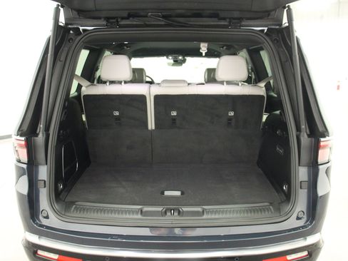 Used 2025 Jeep Wagoneer Series III image 11