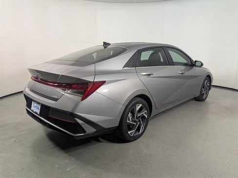 New 2026 Hyundai Elantra Limited image 7