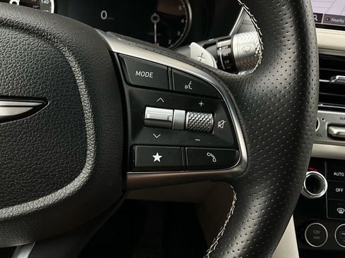Used 2025 Genesis G70 2.5T image 36