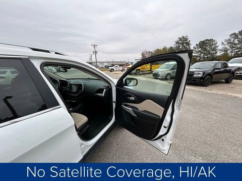 Used 2017 Jeep Cherokee Latitude w/ Safety/Convenience Group image 23