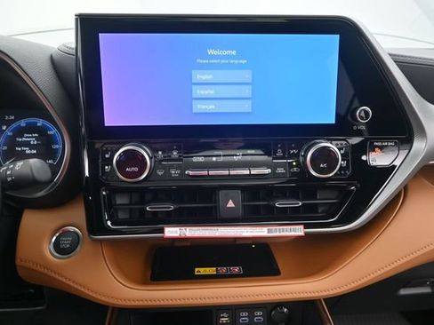 New 2026 Toyota Highlander Platinum AWD/4WD image 7