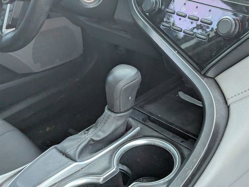 Used 2021 Toyota Camry LE image 6