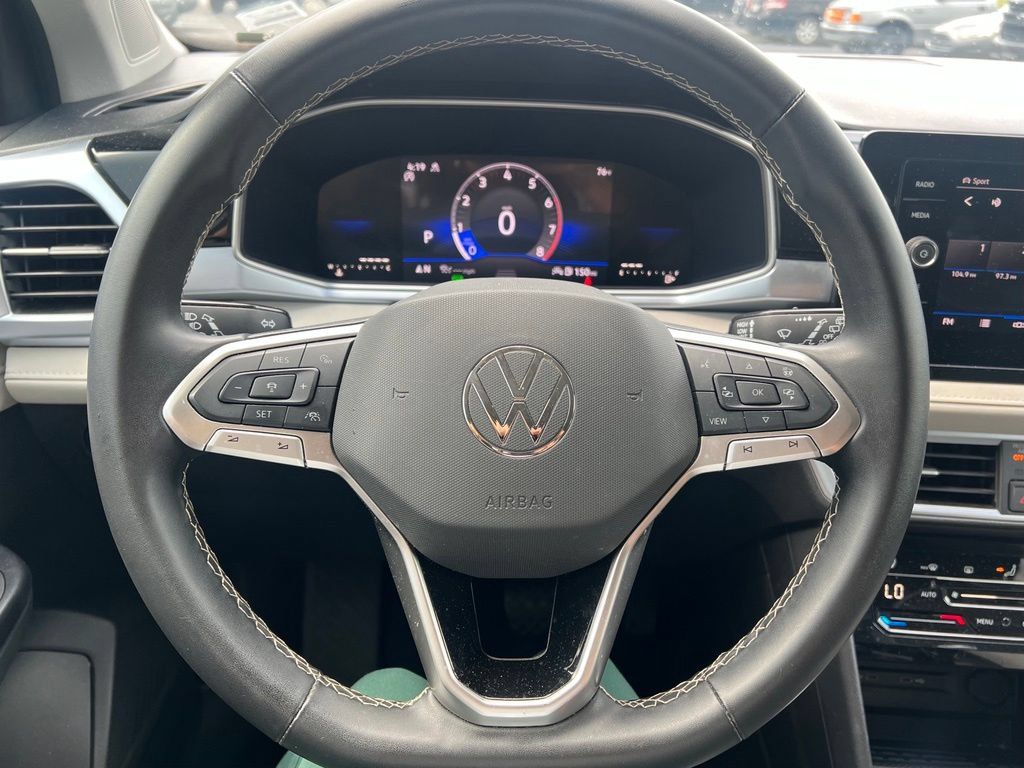 Used 2025 Volkswagen Taos SE AWD/4WD image 9
