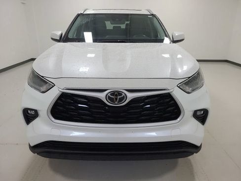 Used 2023 Toyota Highlander XLE AWD/4WD image 9
