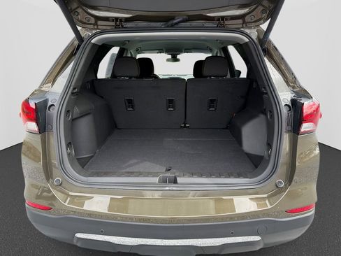 Used 2023 Chevrolet Equinox LT image 37