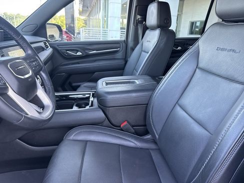 Used 2023 GMC Yukon Denali w/ LPO, Floor Liner Package AWD/4WD image 5