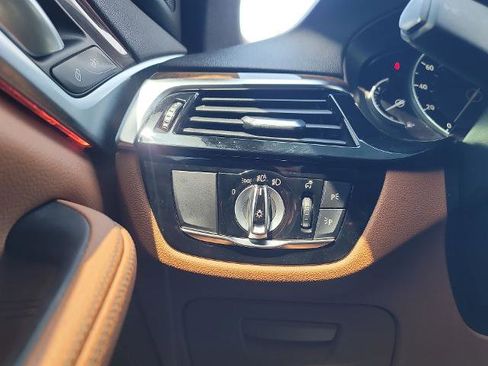 Used 2019 BMW 540i w/ Convenience Package RWD image 17