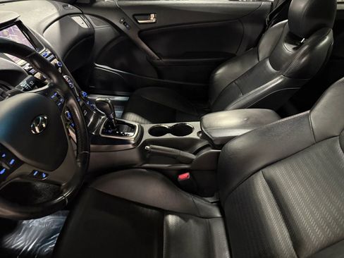 Used 2013 Hyundai Genesis 3.8 RWD image 11