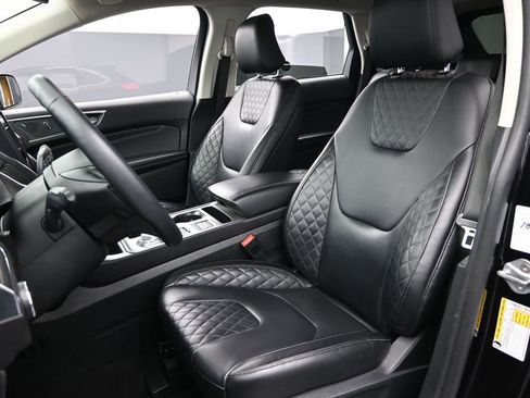 Used 2024 Ford Edge Titanium image 23