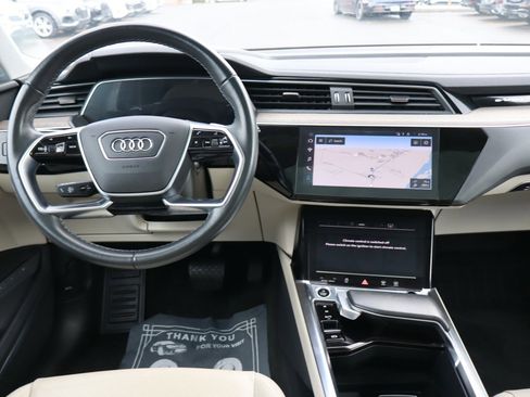 Used 2024 Audi Q8 e-tron Premium Plus w/ Premium Plus Package image 12