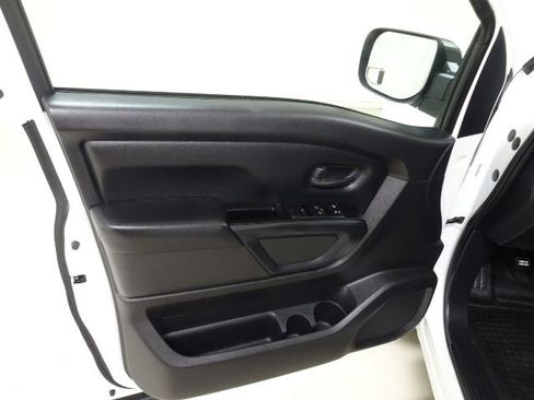 Used 2021 Nissan Titan S w/ S Utility Package image 21