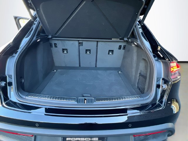 Certified 2026 Porsche Macan AWD/4WD image 28