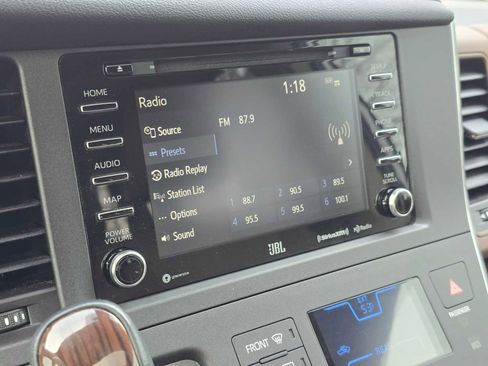 Used 2019 Toyota Sienna Limited Premium image 30